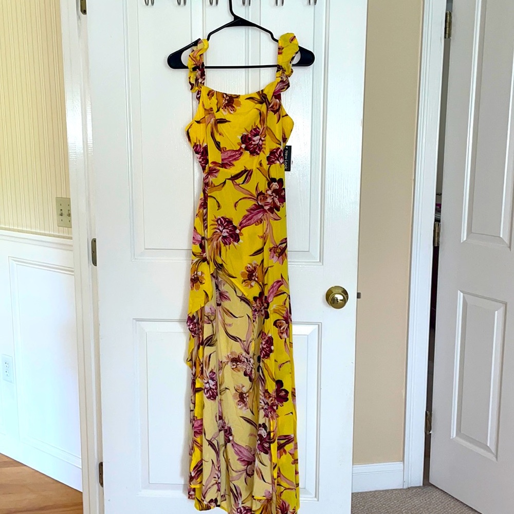New with tags, never worn High low dress sz small